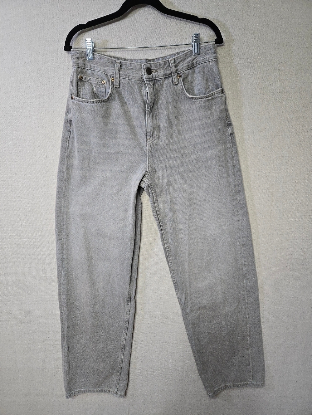 Zara Light Gray Denim Jeans with Subtle Stitching